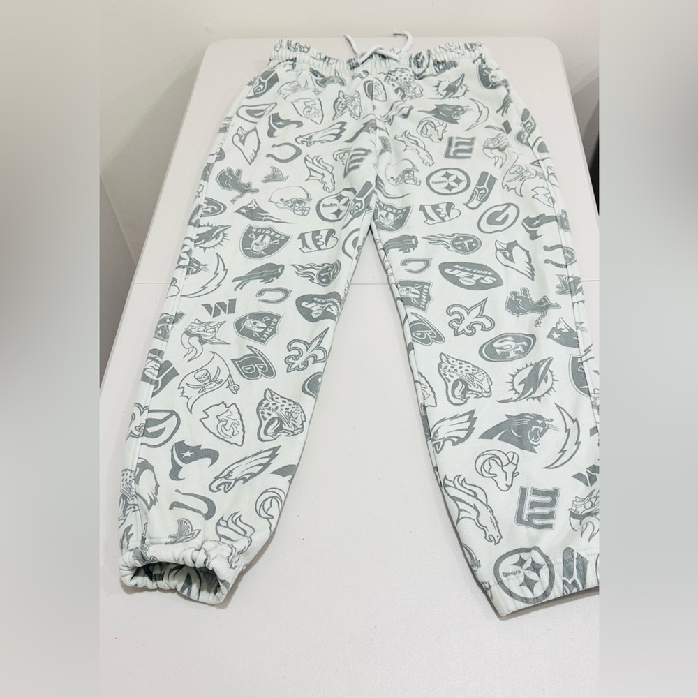 NFL team apparel, sweatpants super nice, size xs women's or‎ boys large.